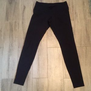 Lululemon Wunder Under black leggings